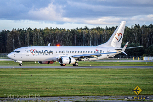 Boeing 737-8S3